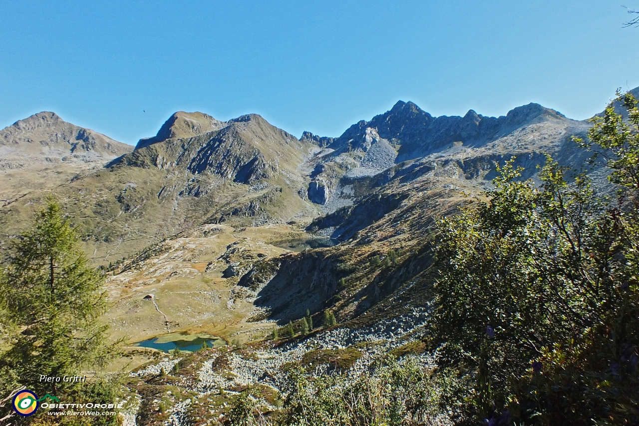 21 Laghi di Porcile con Cima Vallocci, Passo dei lupi, Cima Cadelle.JPG